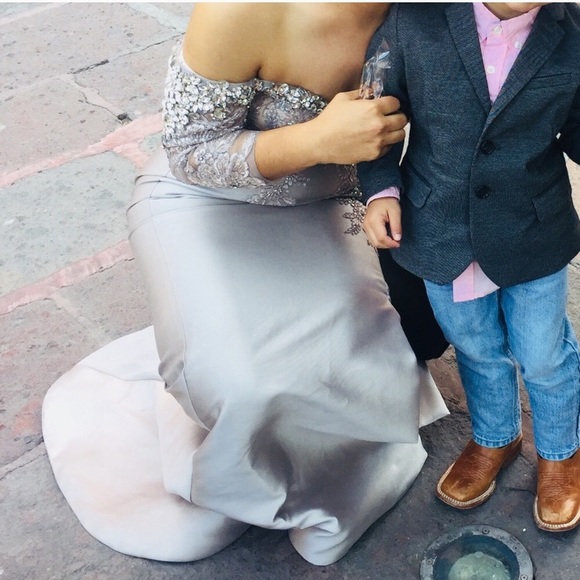 Gray gown - Picture 3 of 4